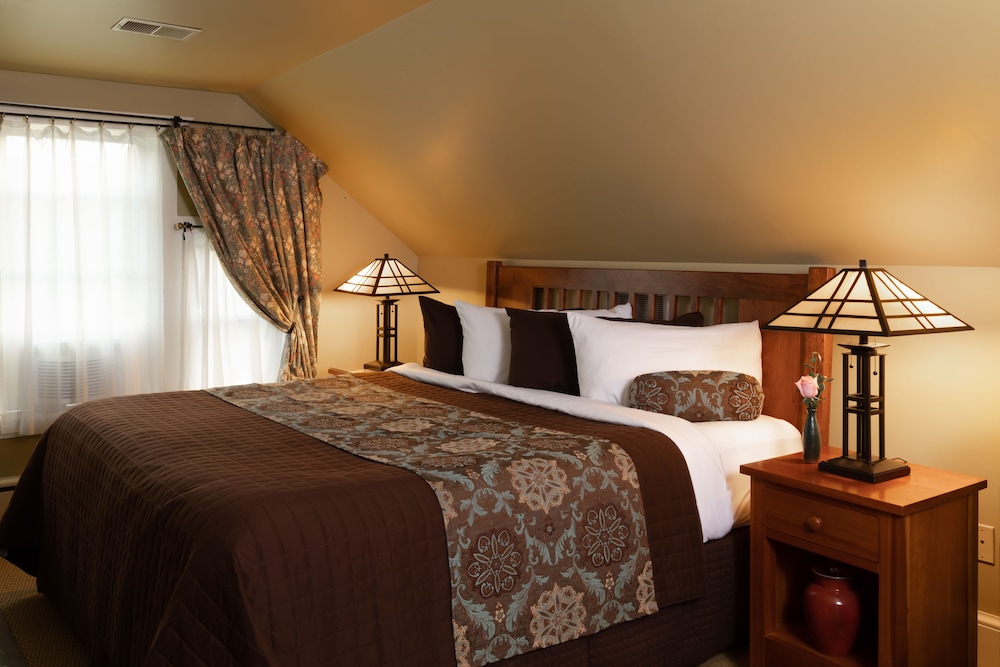 Lake Pointe Inn 11/50