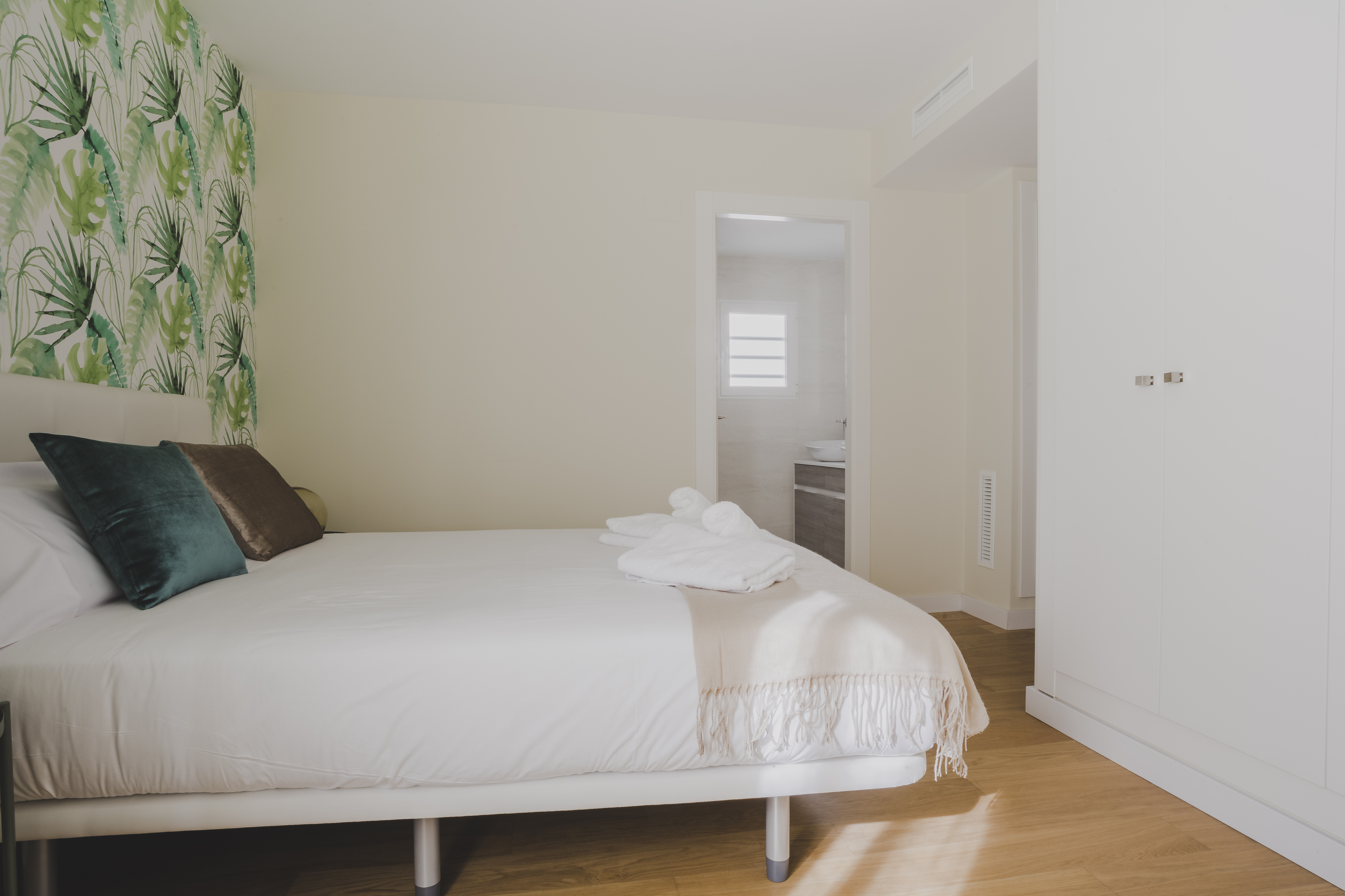 3 Bedrooms, Attic