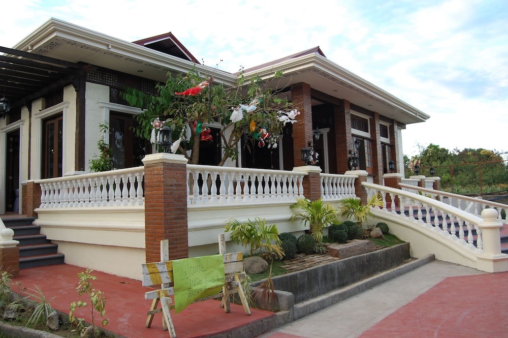Rio Grande Laoag Resort Hotel 2/47