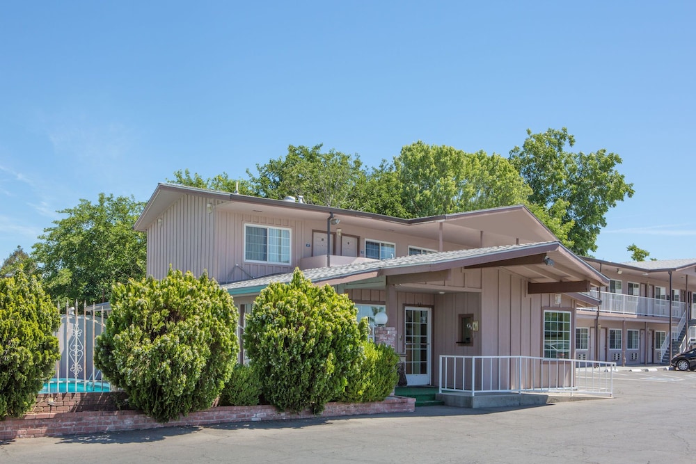 Days Inn by Wyndham Oroville 1/22