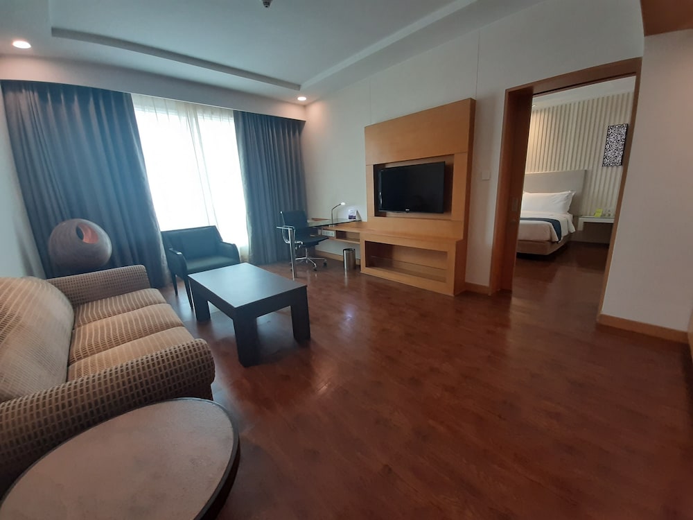 HOLIDAY INN AMRITSAR RANJIT AVENUE 25/44