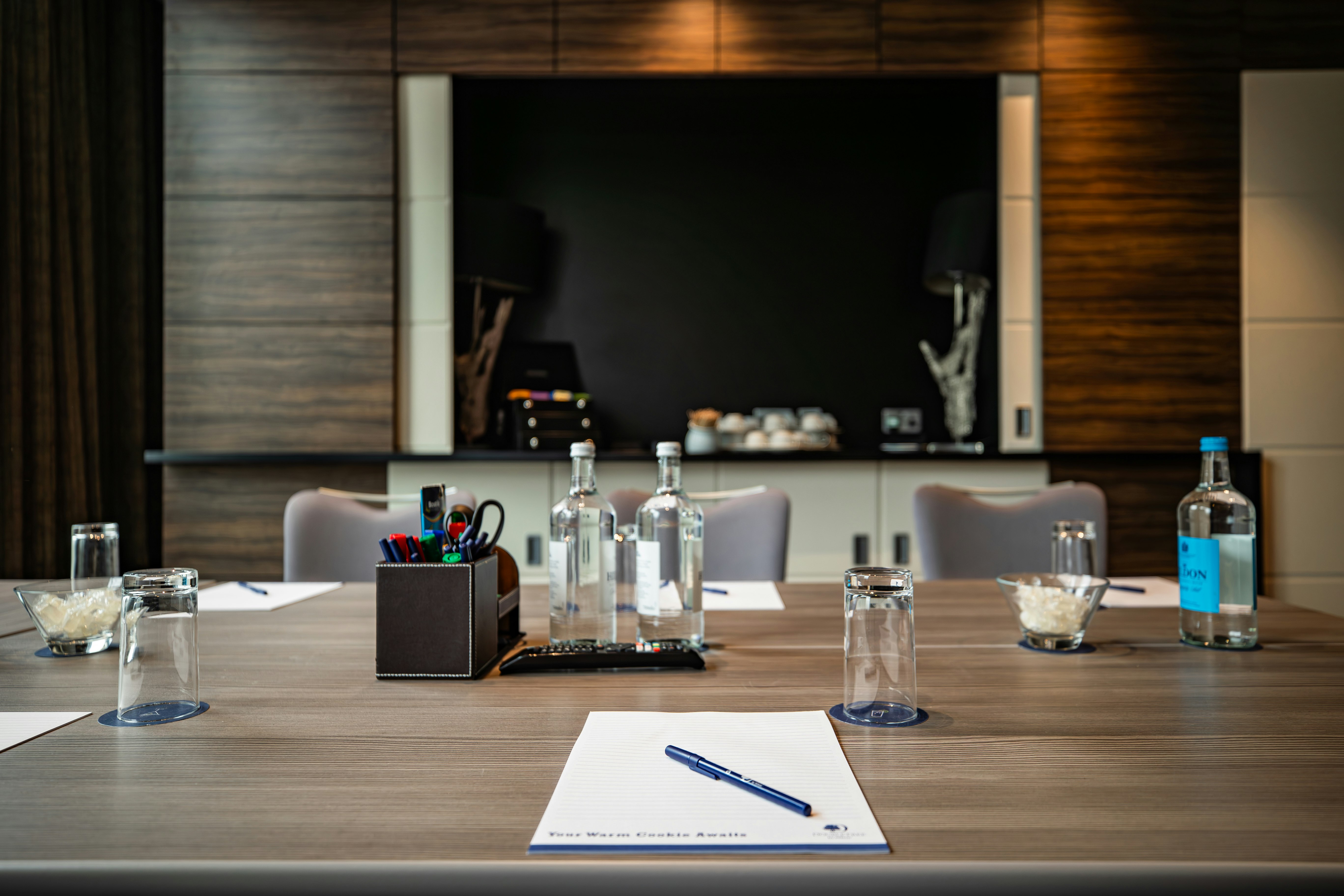 Doubletree By Hilton Hotel Woking 40/55