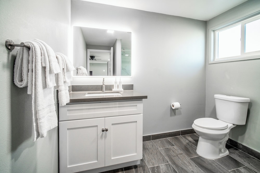 Pacific Inn And Suites 41/50
