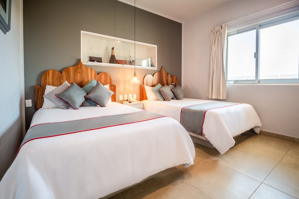 STANDARD, 2 DOUBLE BEDS