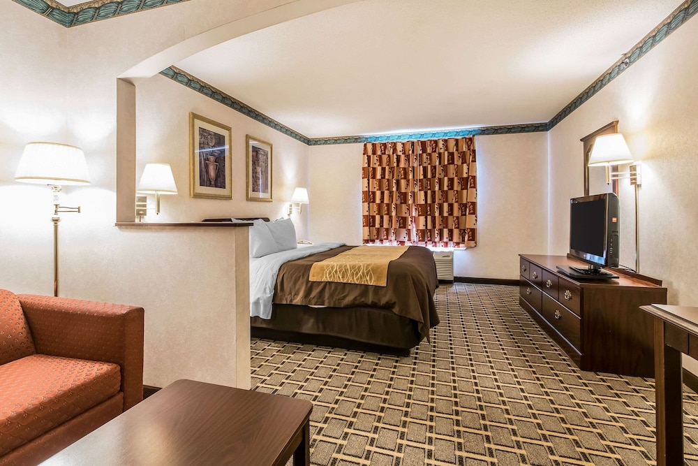 Quality Inn & Suites Evansville North 28/37