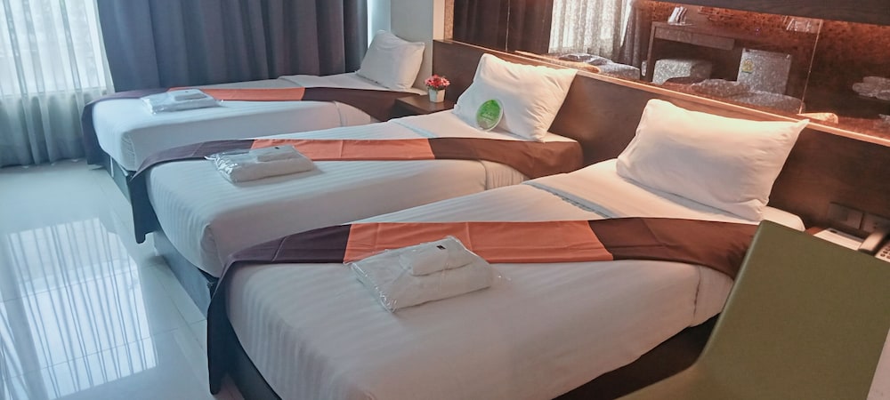 Collection O The Bangkok Airport Link Suite 23/56