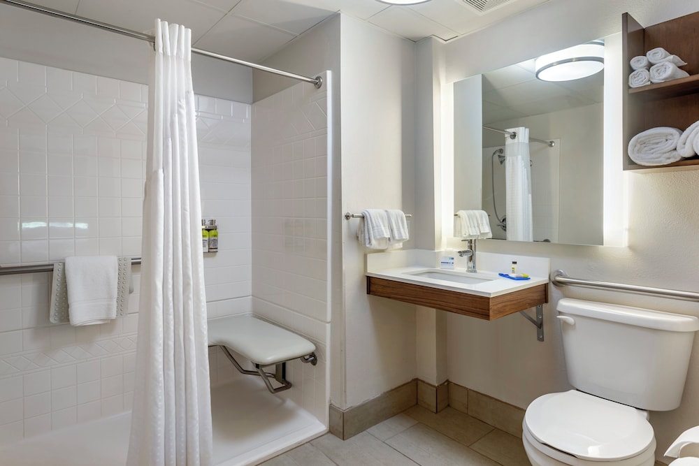 Holiday Inn Express Branson-Green Mountain Drive 71/72