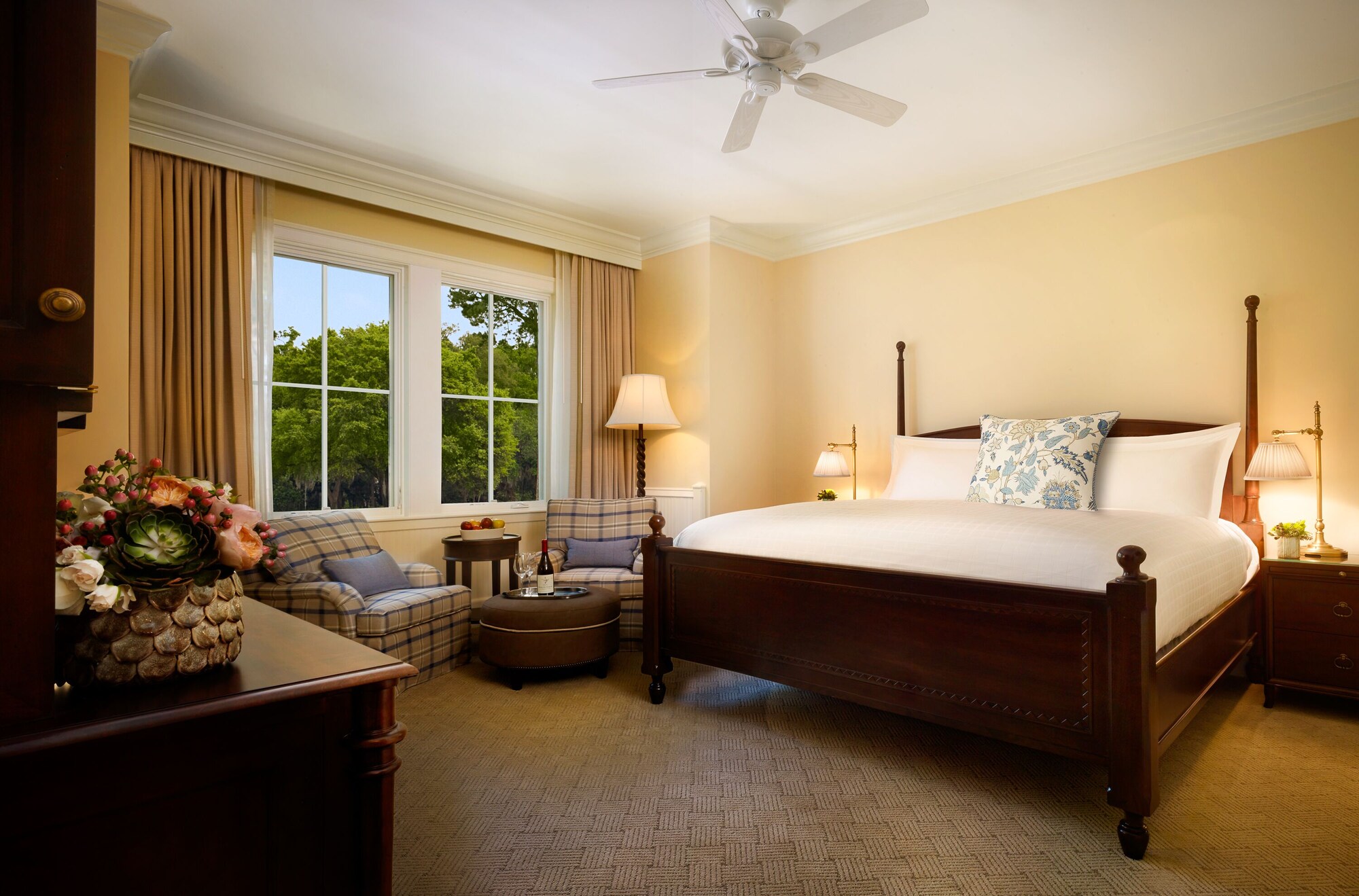Room, King Bed, Forest View