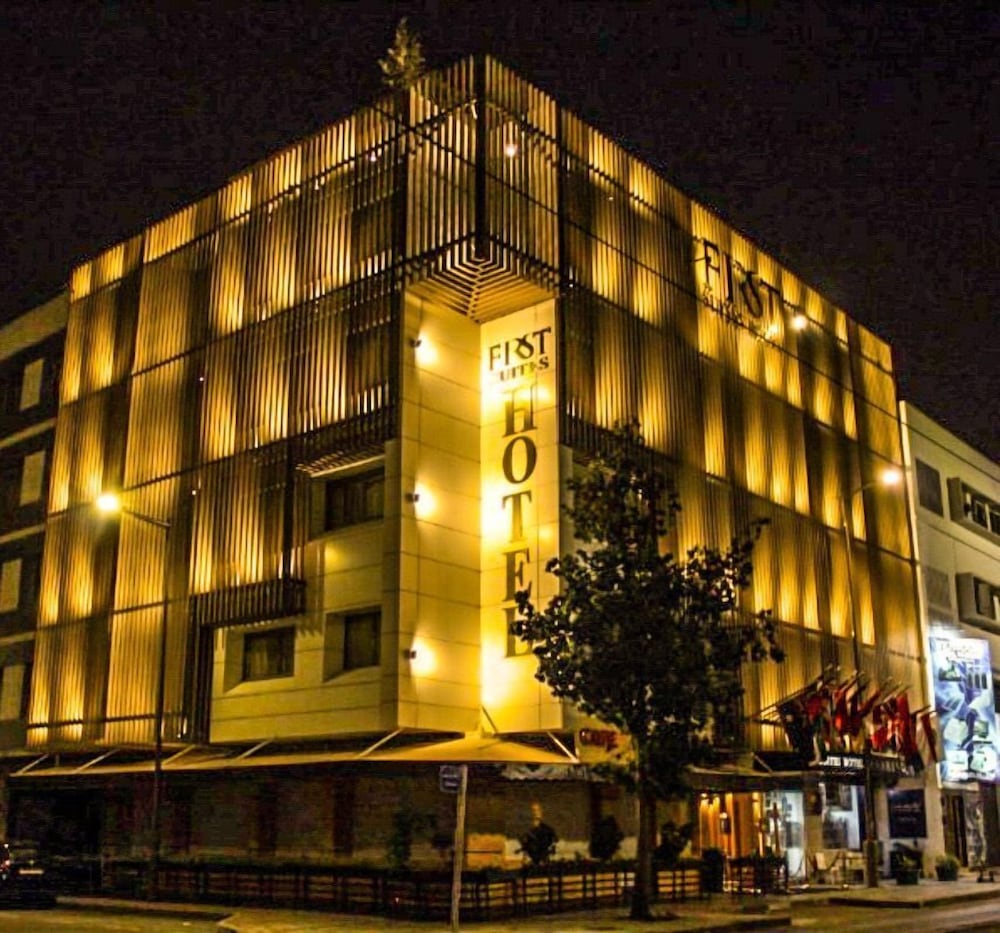 First Suites Hotel 4/35