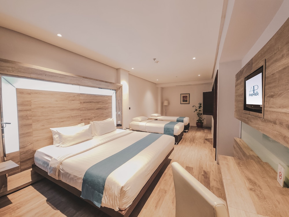 ROOM, QUADRUPLE