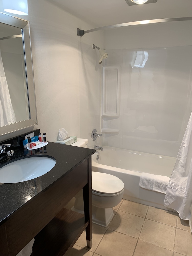 Ramada by Wyndham Marquette 57/59