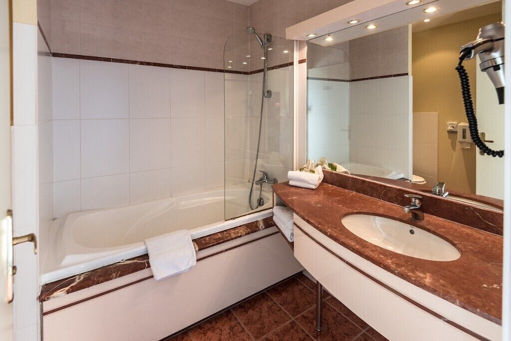 Logis Hotel L'Abreuvoir 48/50