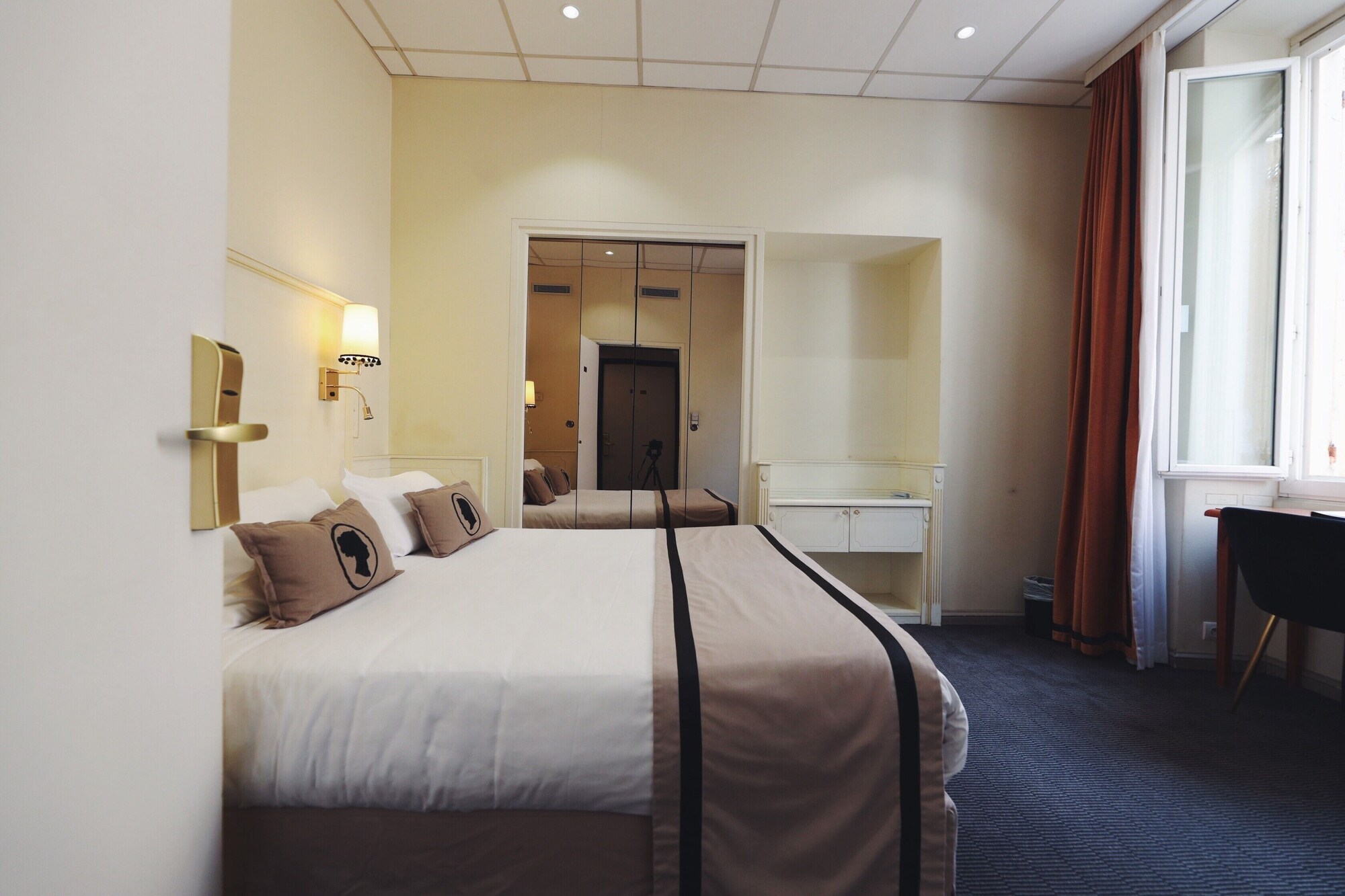 غرفة اقتصادية بسرير مزدوج، Hotel Napoleon Ajaccio 2/6