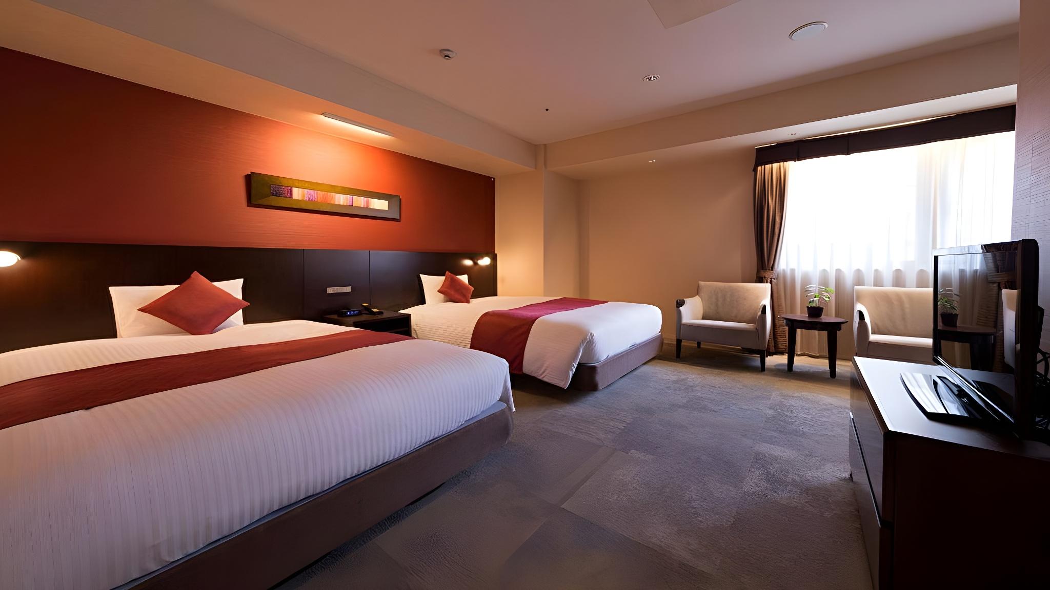 Ladies, Twin Beds