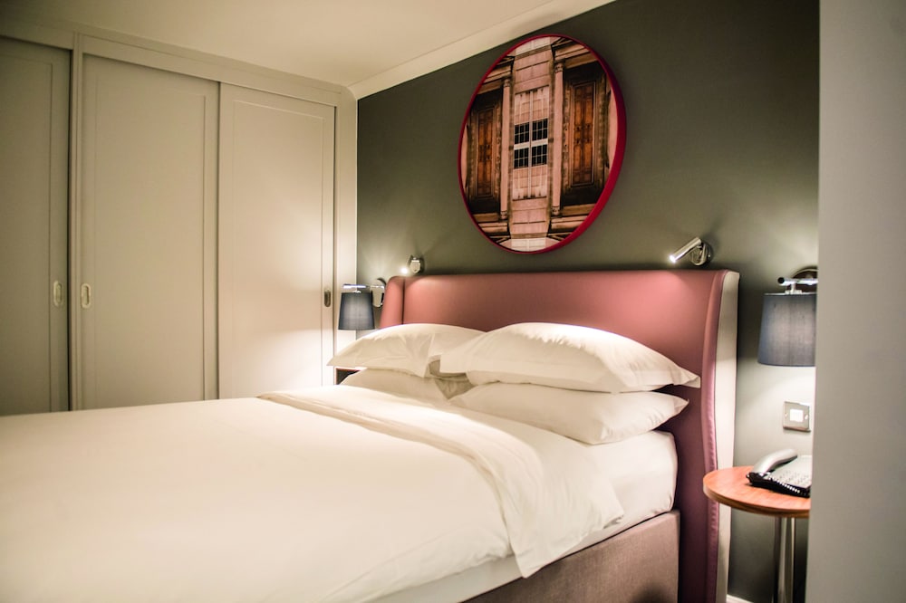 Cottons Hotel And Spa 23/70