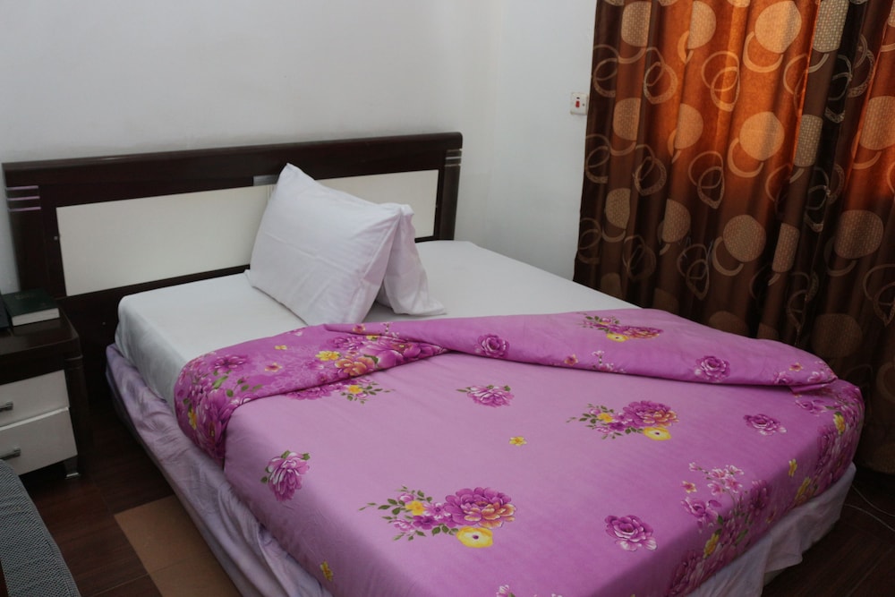 Phisbond Hotels 5/11
