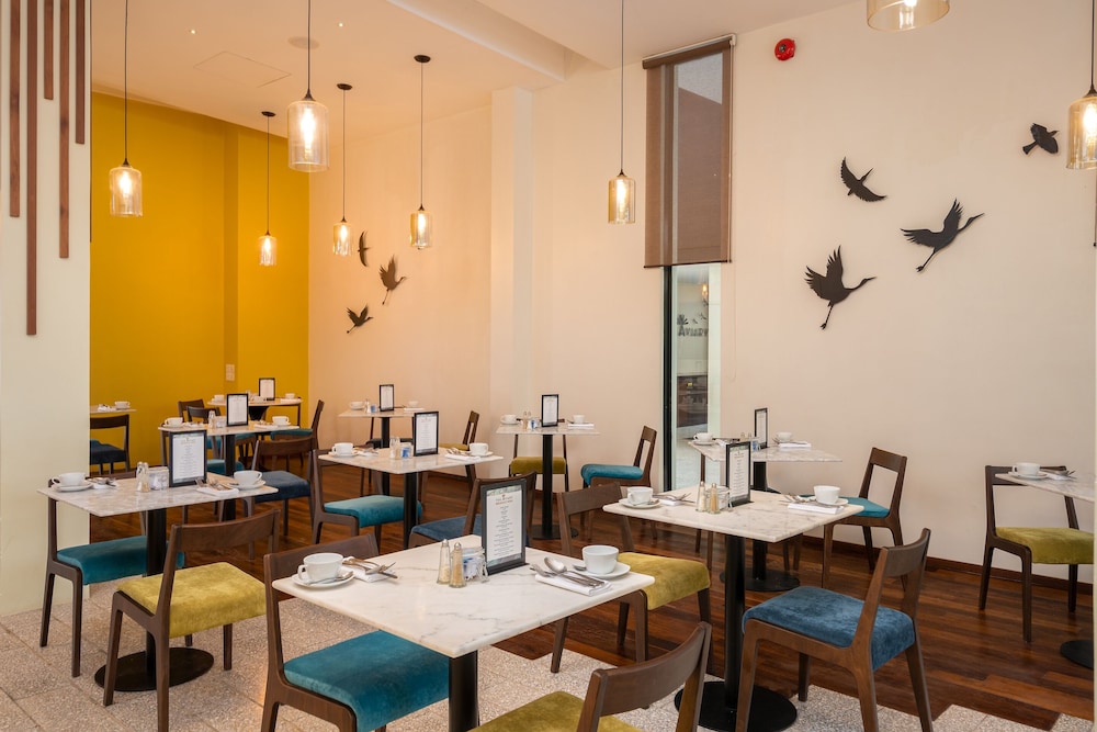 The Aviary Hotel 33/50