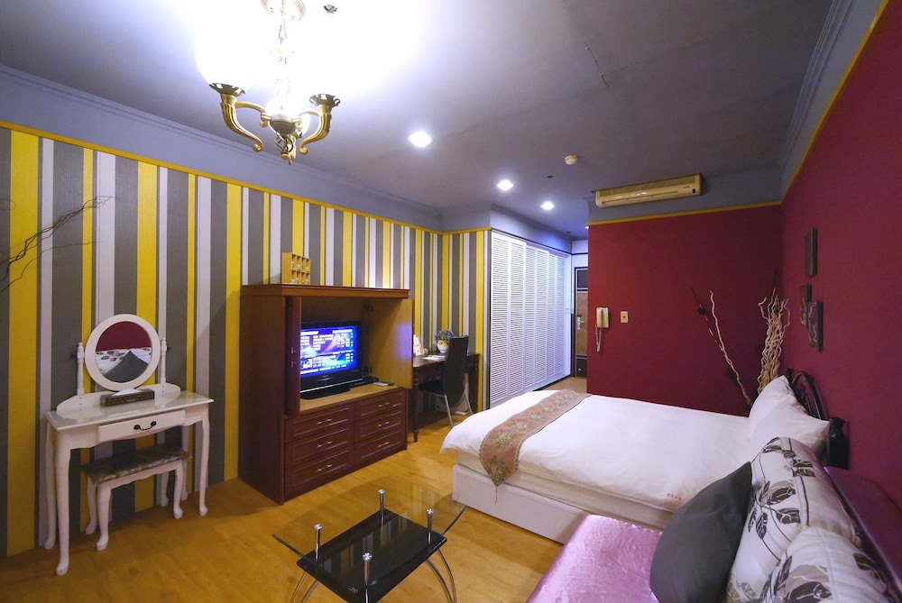 DELUXE, DOUBLE BED, HIGH FLOOR