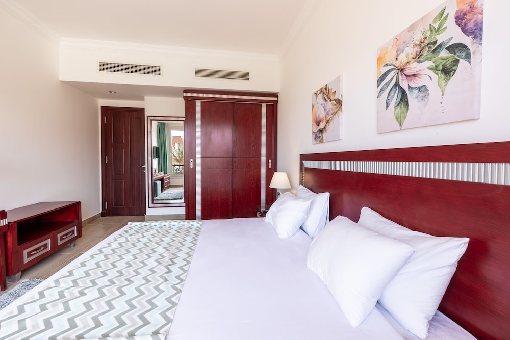 Oyster Bay Beach Suites 16/60