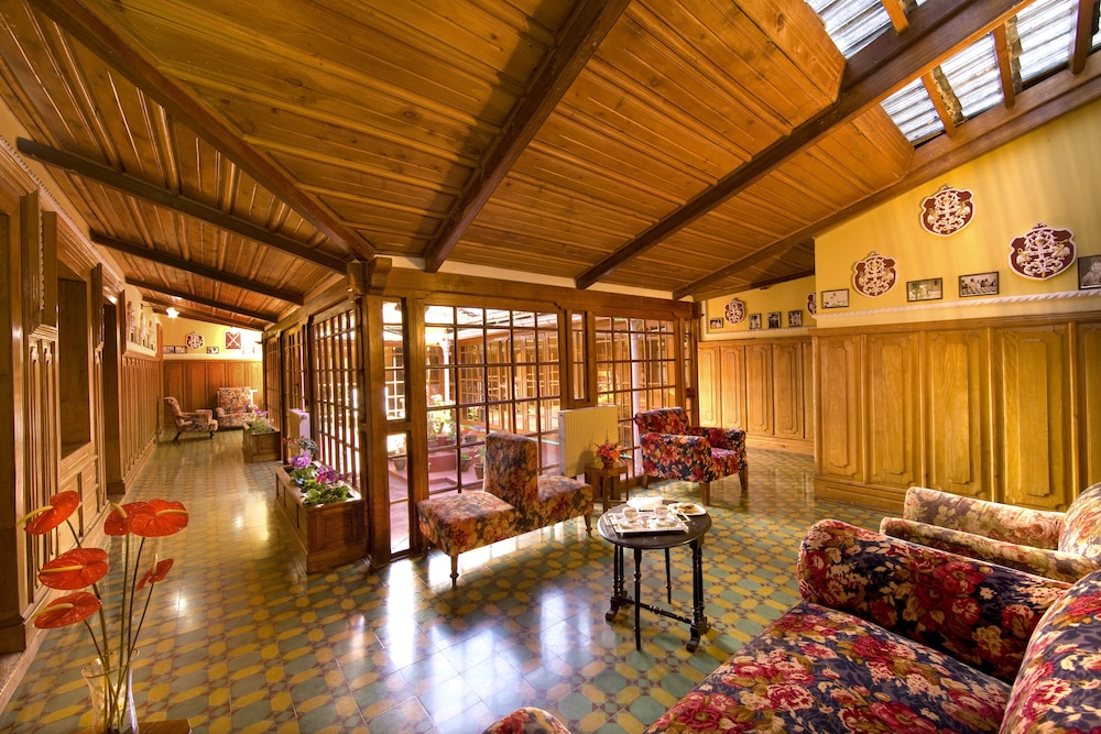 Welcomheritage Ferrnhills Royale Palace 25/40