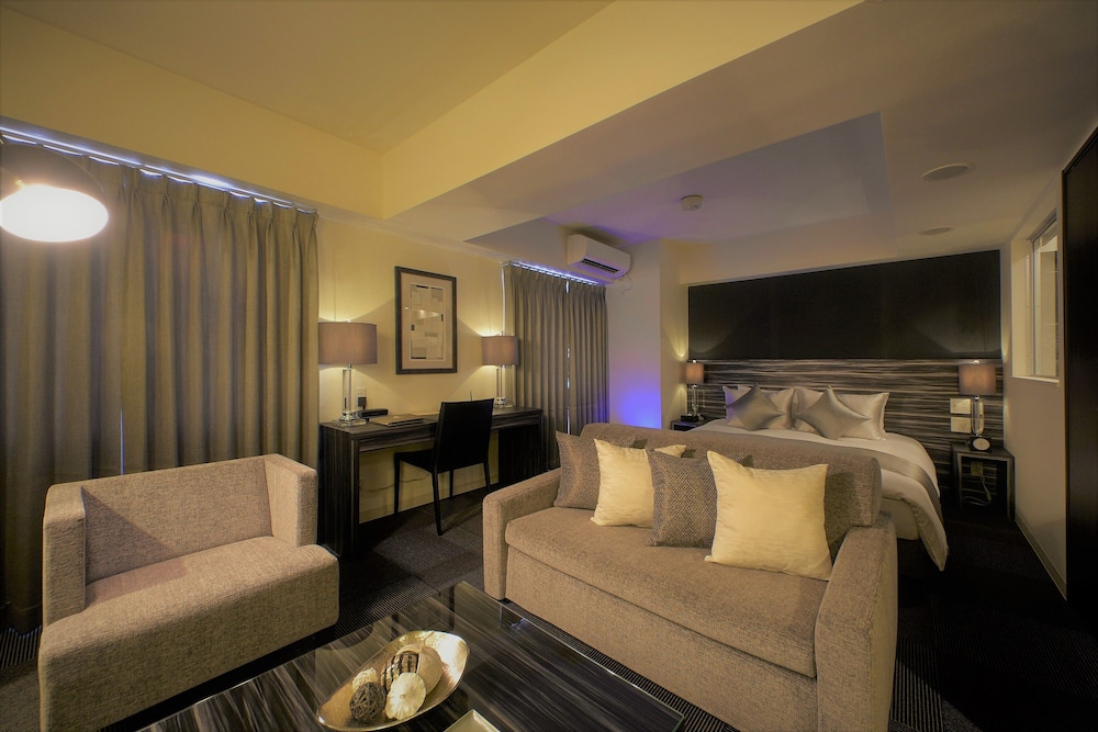 Roppongi Hotel S 54/75