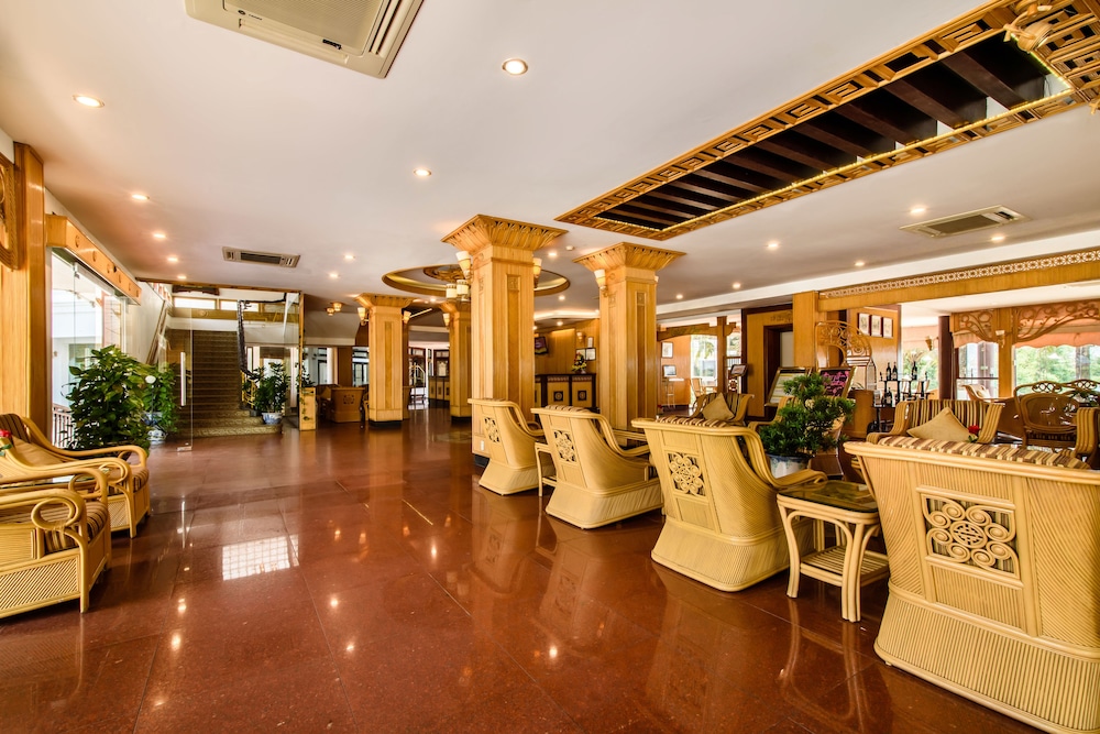 Huong Giang Hotel 63/77