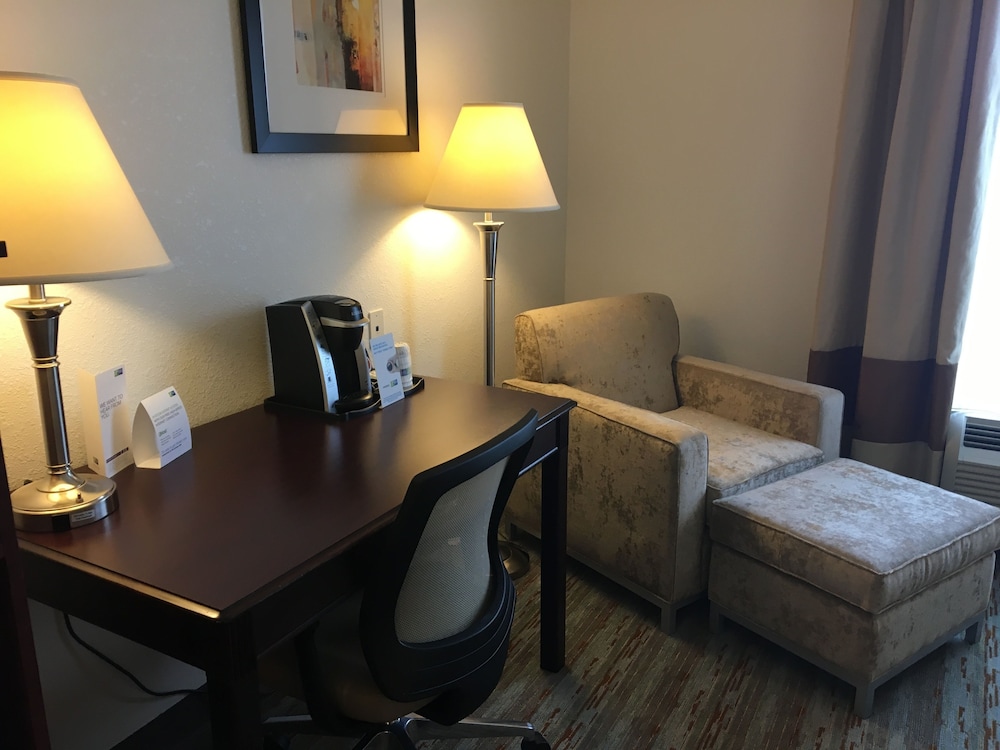 HOLIDAY INN EXPRESS WEST JEFFERSON 23/49