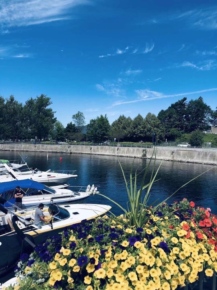 Auberge Du Grand Lac 42/50