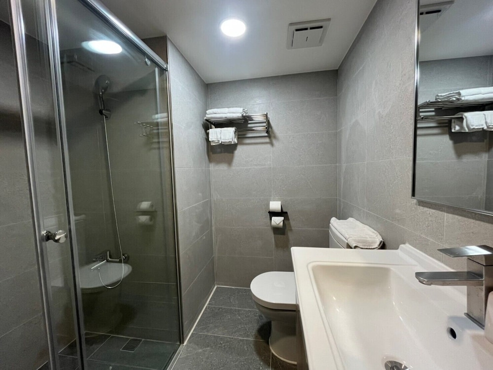 Yawan Spa Hotel 33/35