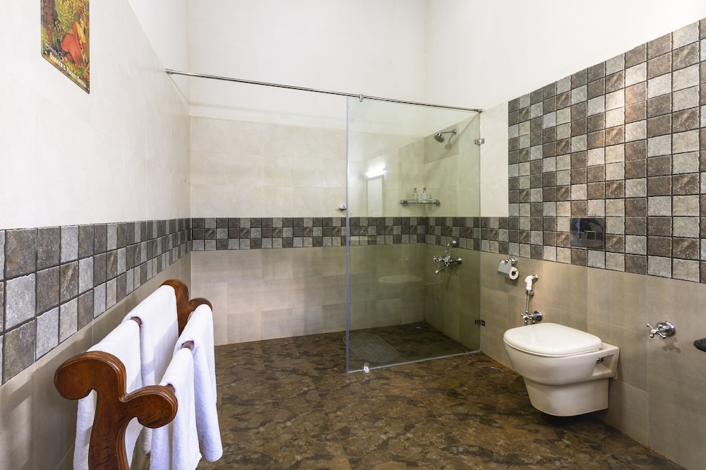 Ama Stays And Trails Rare Earth Estate 13/57