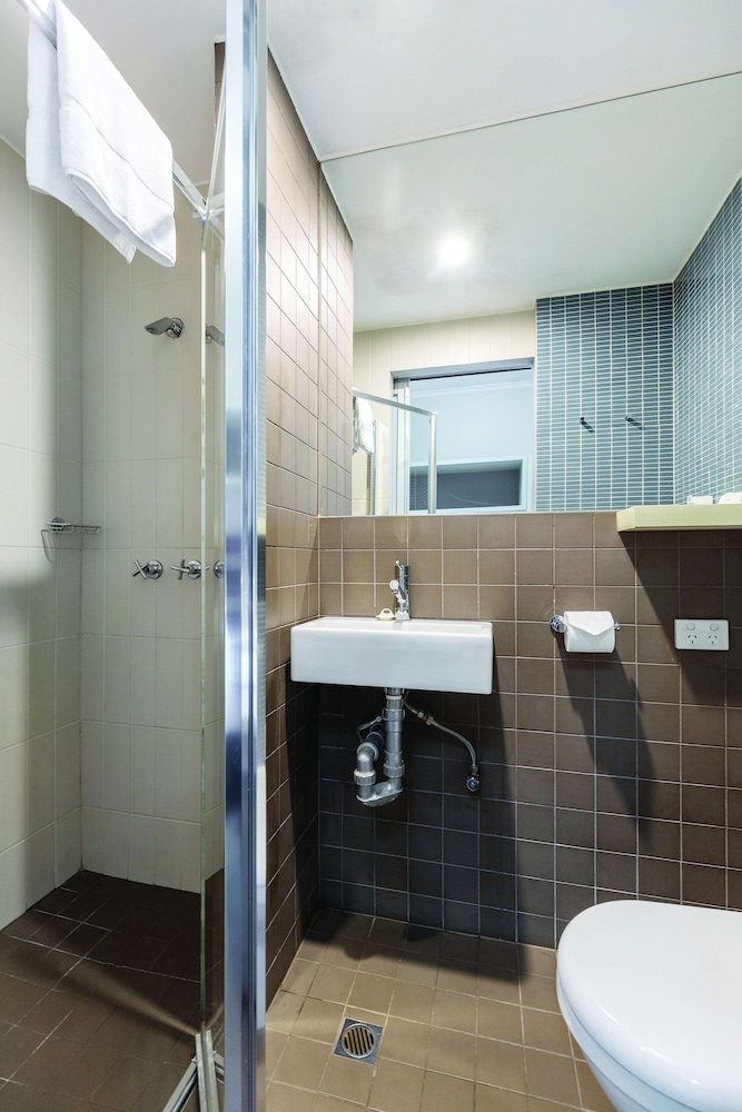 Best Western Melbourne City 8/42