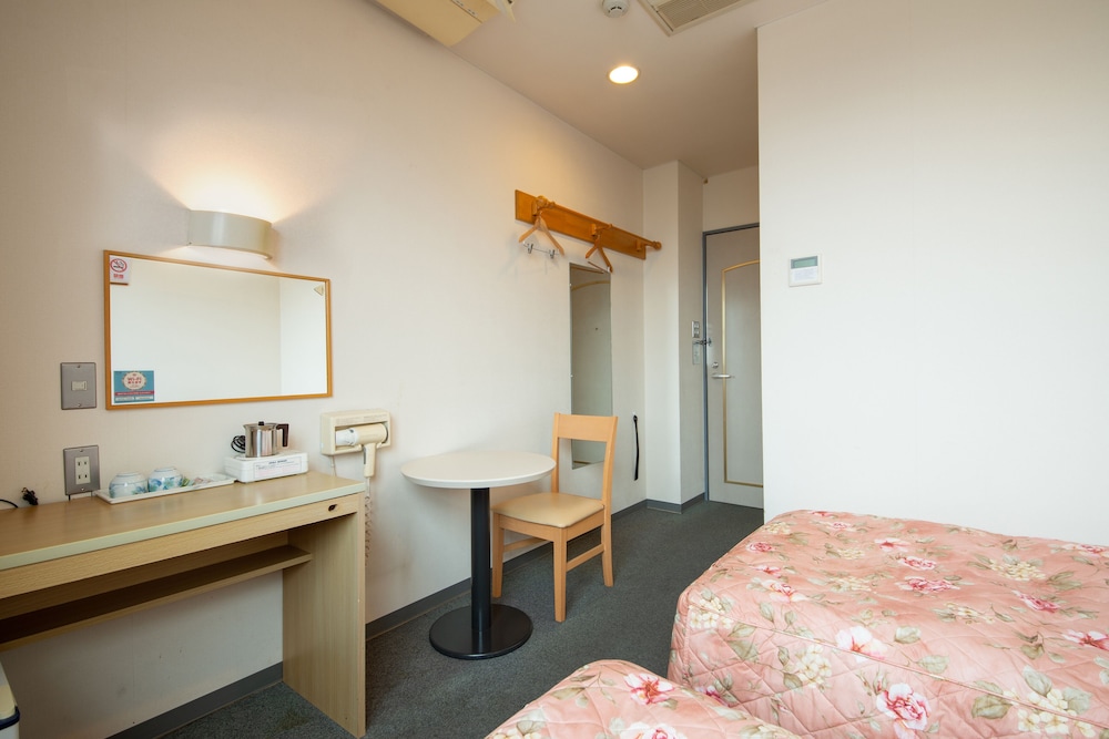 ROOM, TWIN BEDS, SMOKING