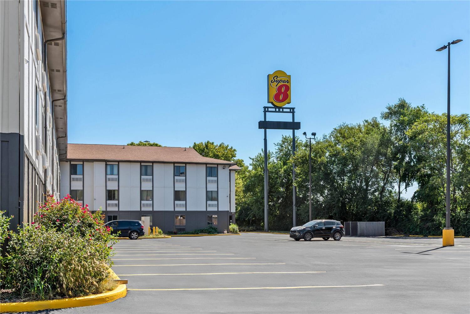 Super 8 By Wyndham Terre Haute 19/22