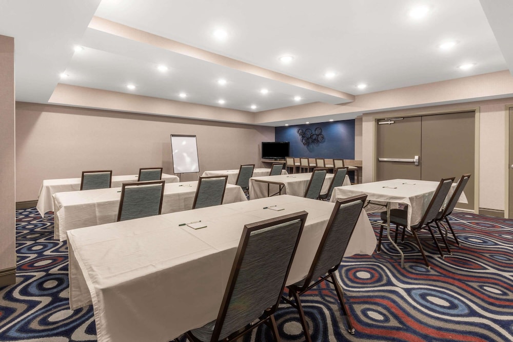 La Quinta Inn & Suites by Wyndham Aberdeen-APG 33/34