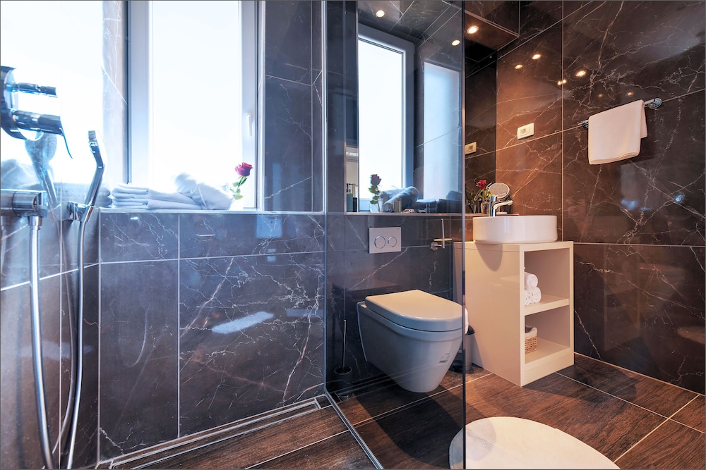 Via Porto Rooms 42/49