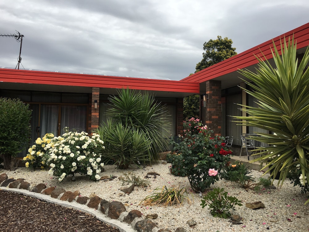 Statesman Motor Inn 2/47