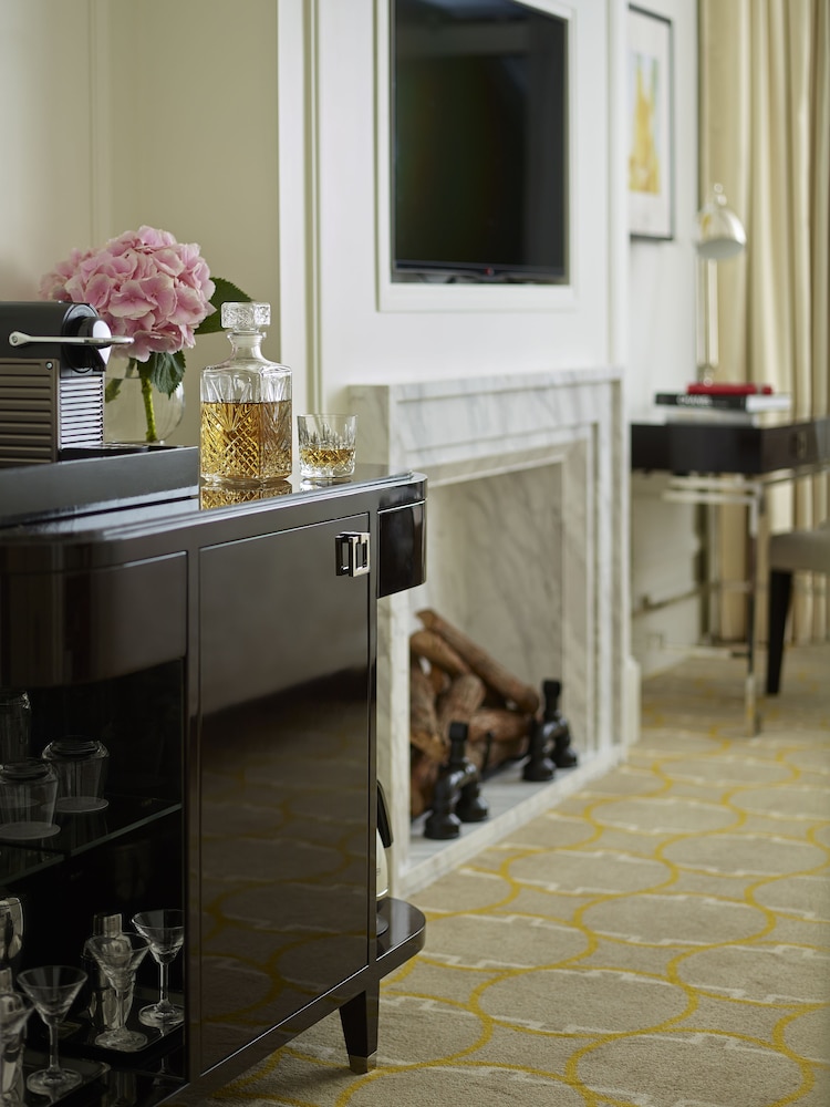 The Langham Hong Kong 66/75
