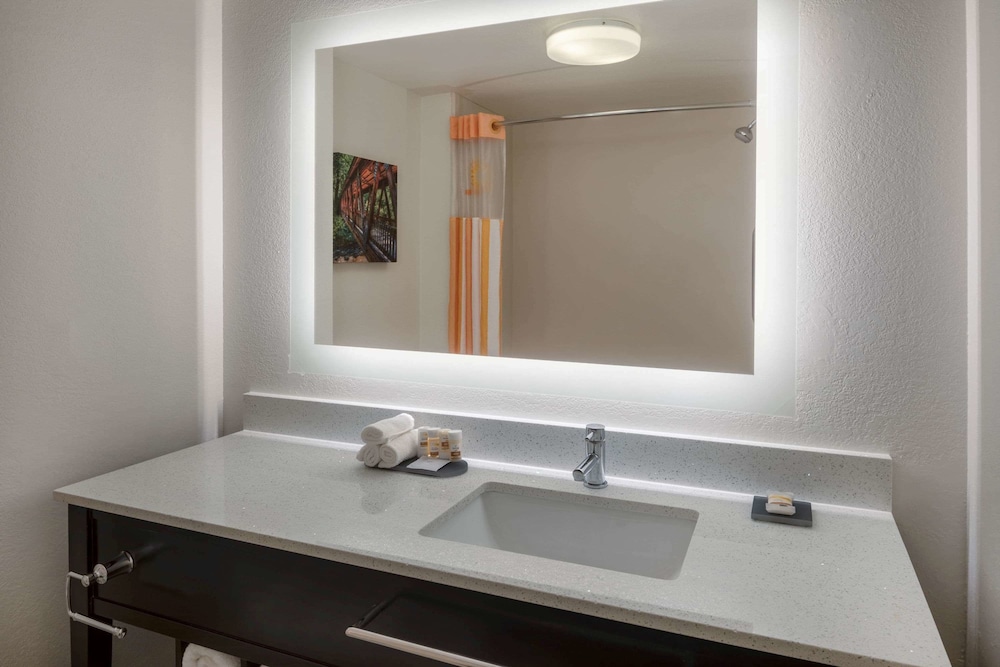 La Quinta Inn & Suites by Wyndham Atlanta Douglasville 22/53