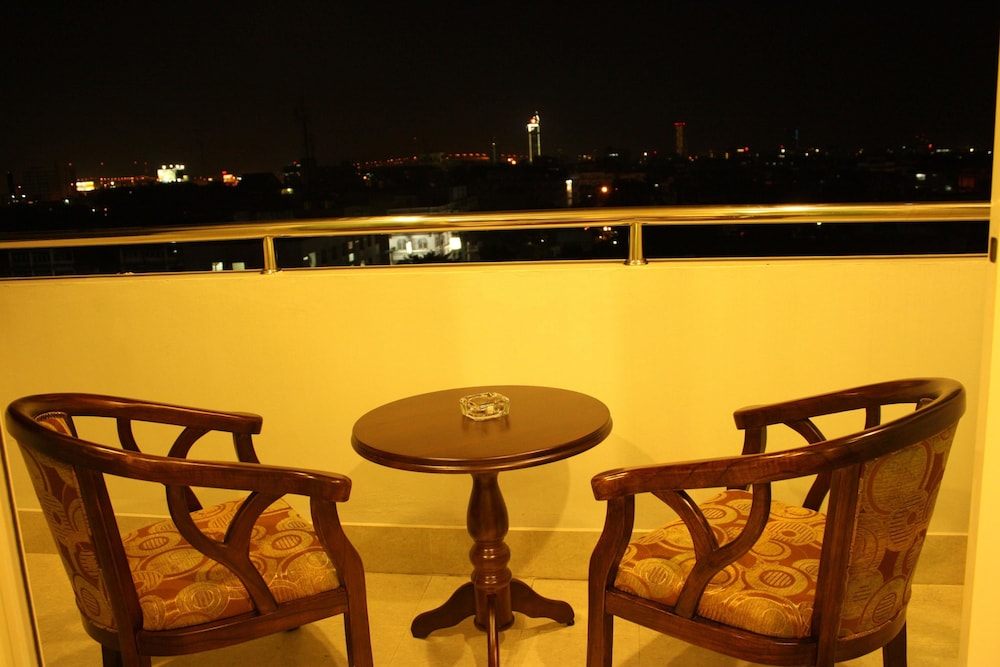 Miloft Sathorn Hotel 35/49