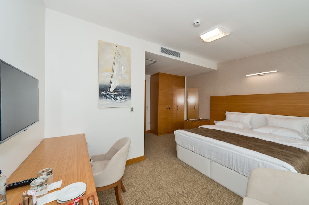 MIEN SUITES 3/29