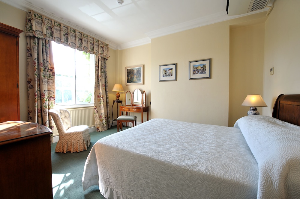 French Horn Hotel 4/49