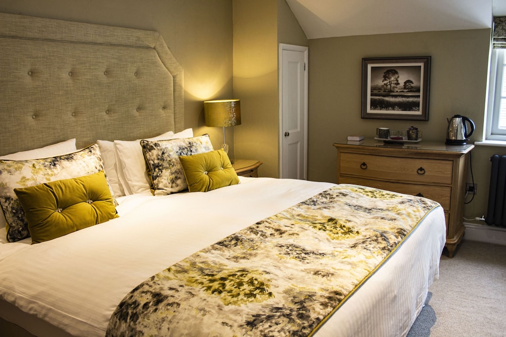 SUPERIOR, DOUBLE OR TWIN BED