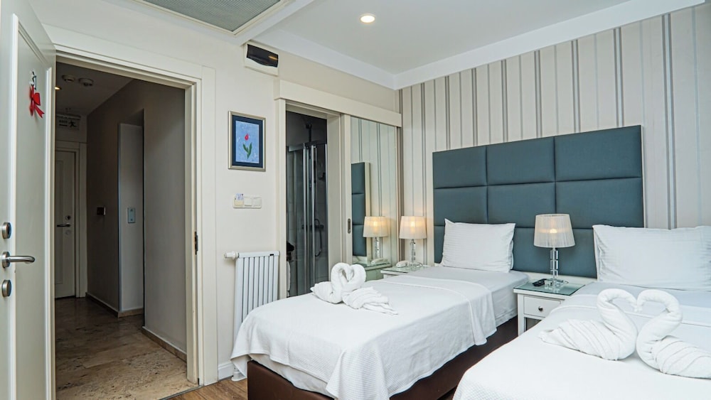 Standard, Twin Beds