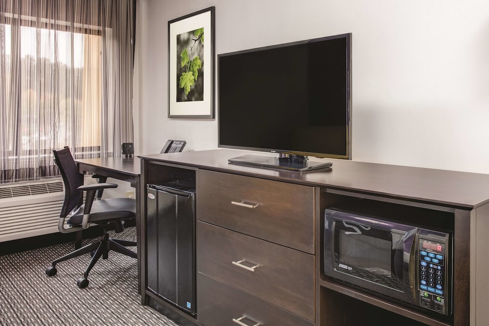 La Quinta Inn & Suites by Wyndham Atlanta Roswell 37/47