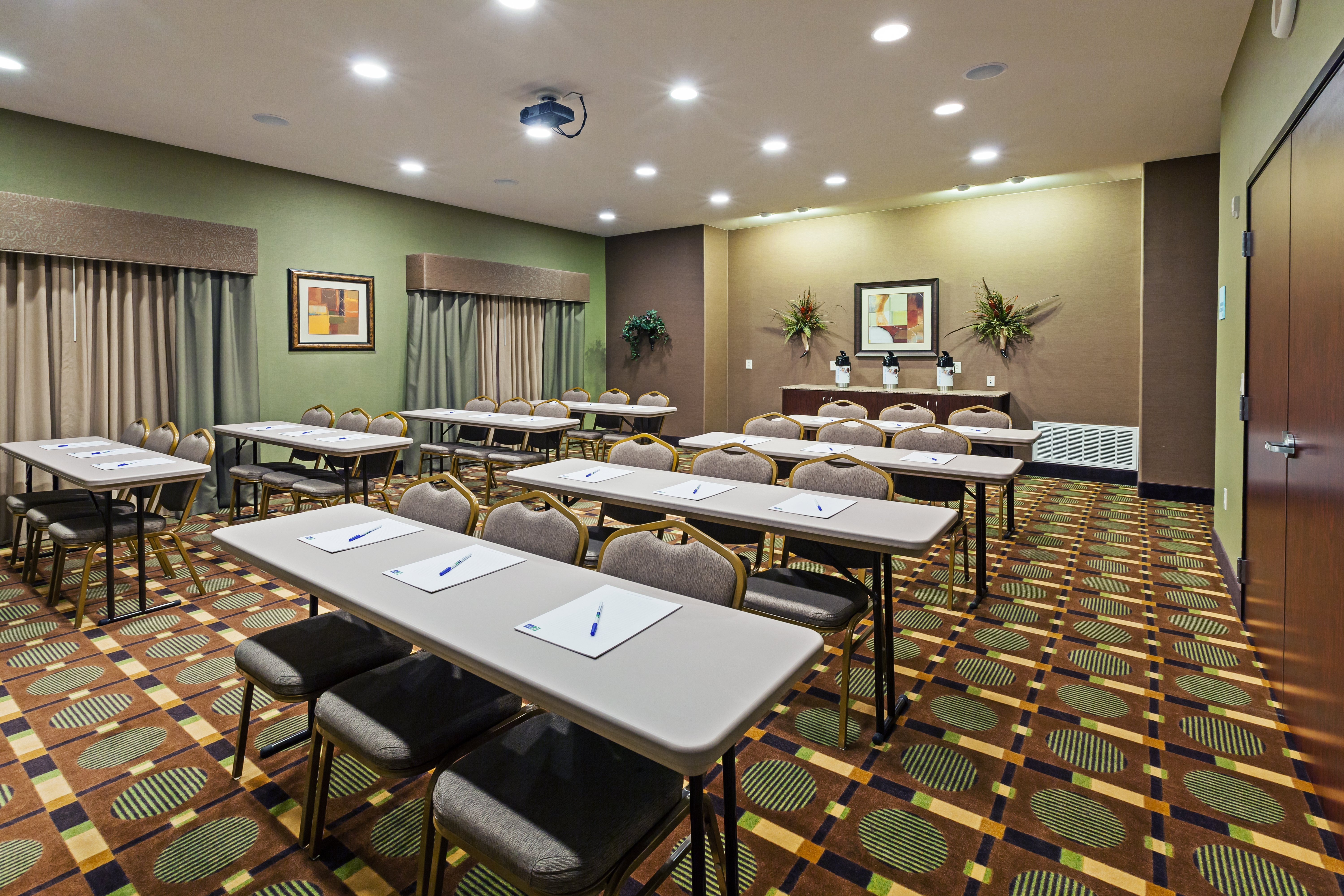 Holiday Inn Express Hotel And Suites Brady 41/47