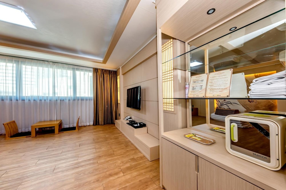 Hs Tourist Hotel 40/56