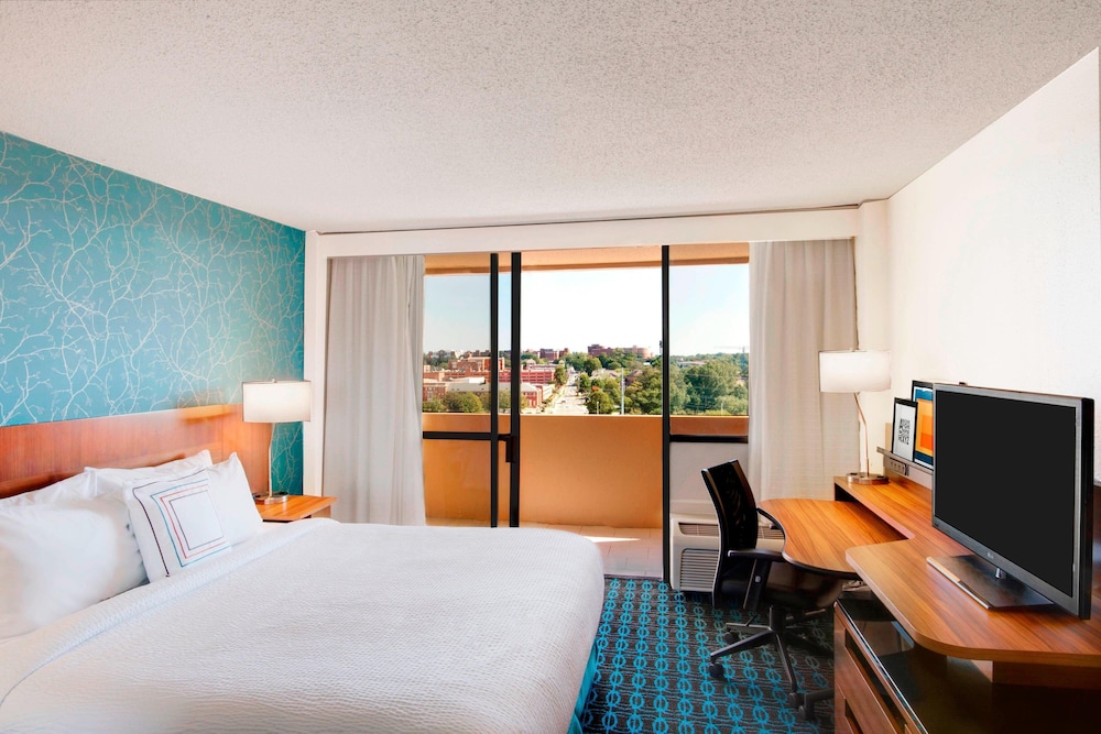 Fairfield Inn Suites By Marriott Charlotte Uptown 11/63