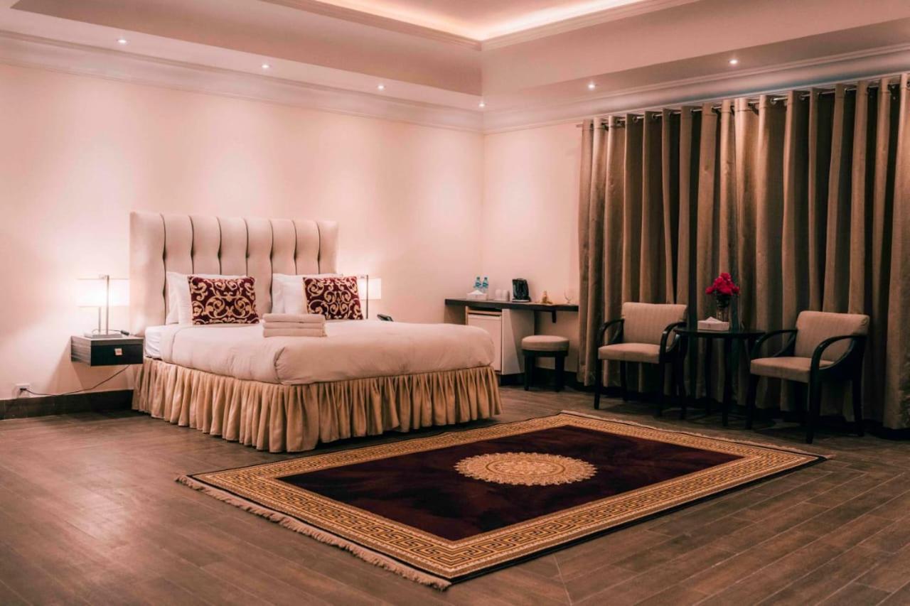 Faletti's Grand Bahawalpur 16/32
