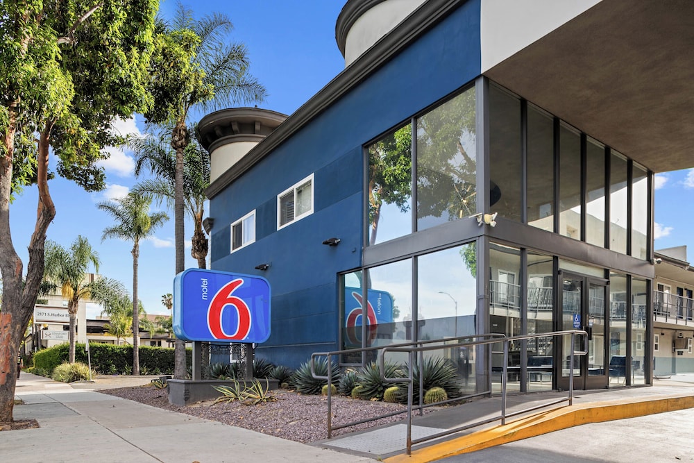 Motel6 Anaheim, CA - Convention Center 42/48