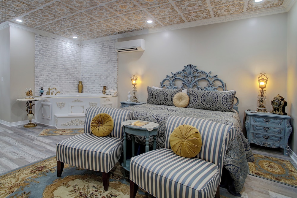 Deluxe, King Bed
